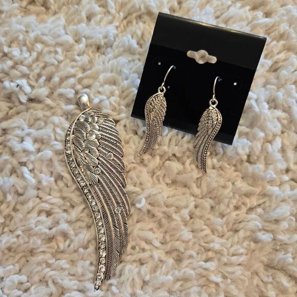 NWOT Angel Wing Pendant and Earrings - Picture 1 of 6